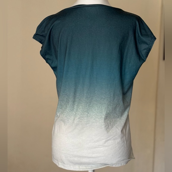 Gradient Teal and White Women's Top Size Medium - Picture 7 of 10